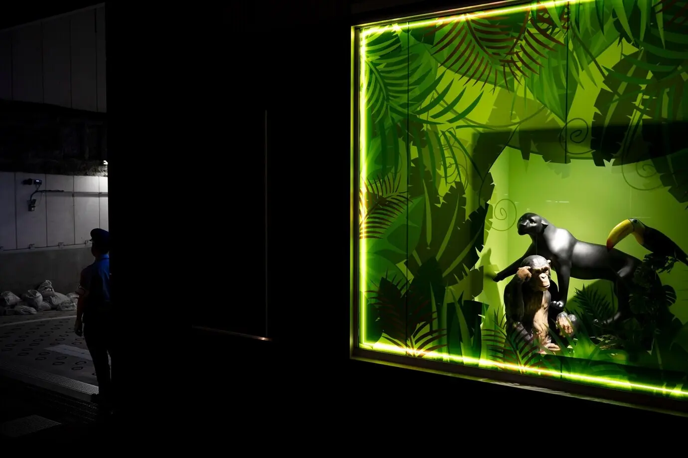 Städtische, geheimnisvolle Lichter in filmischer Ästhetik